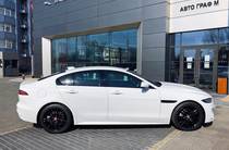 Jaguar XE R-Dynamic SE