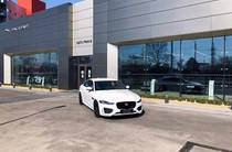 Jaguar XE R-Dynamic SE