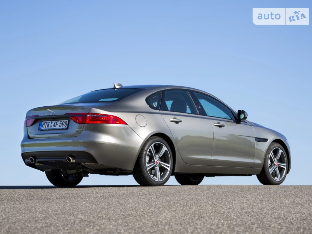 Jaguar XF Pure