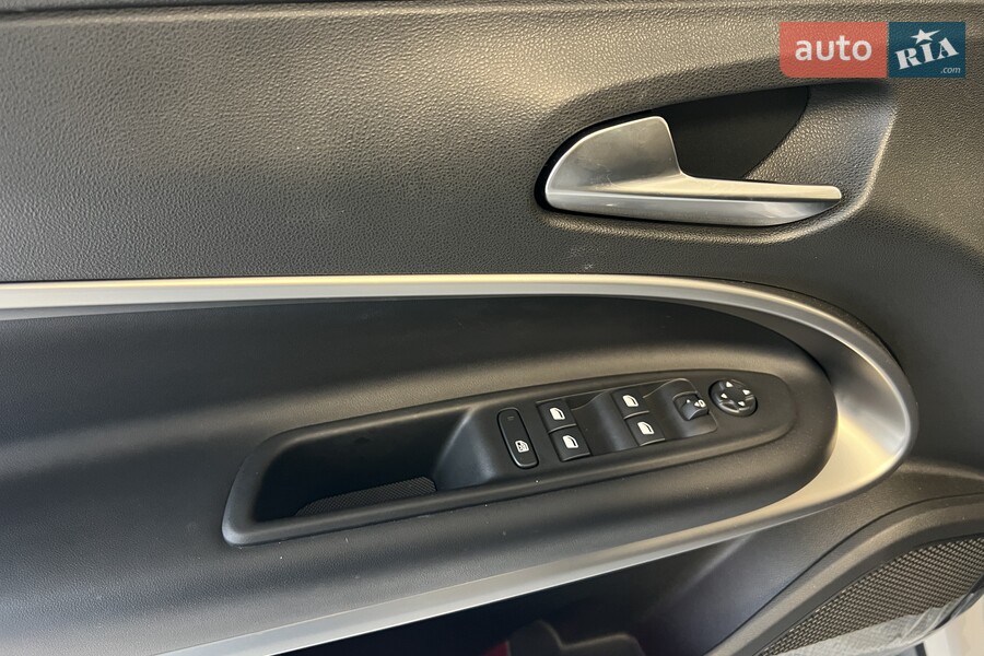 Jeep Avenger - фото 15