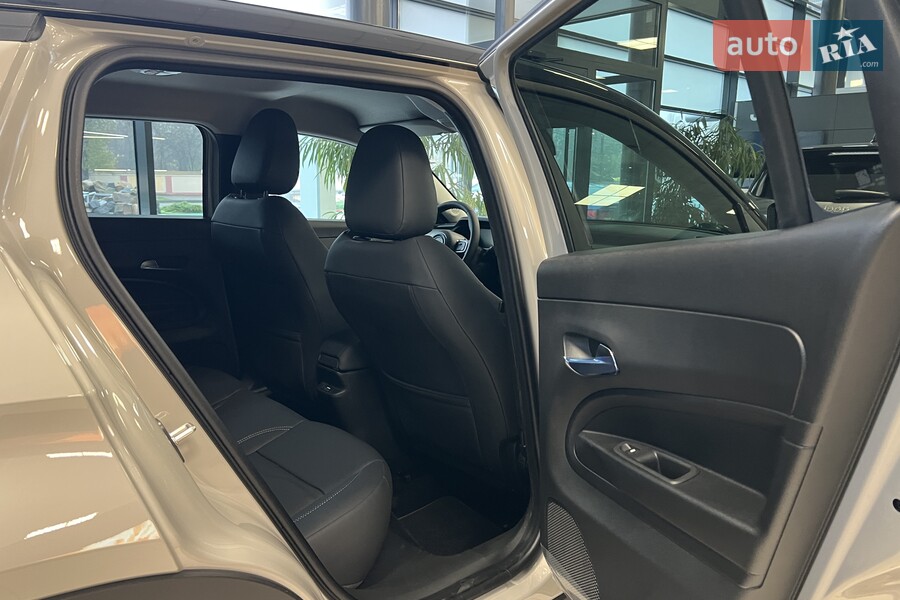 Jeep Avenger - фото 11