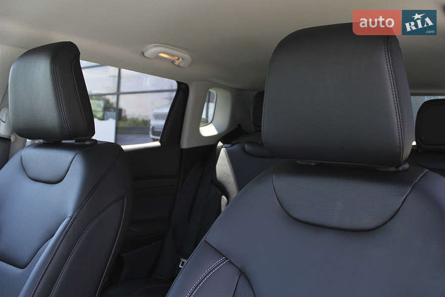 Jeep Compass - фото 10