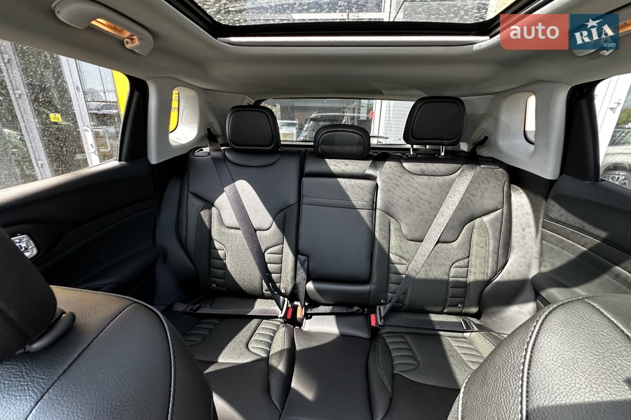 Jeep Compass - фото 24