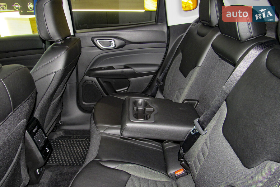 Jeep Compass - фото 15