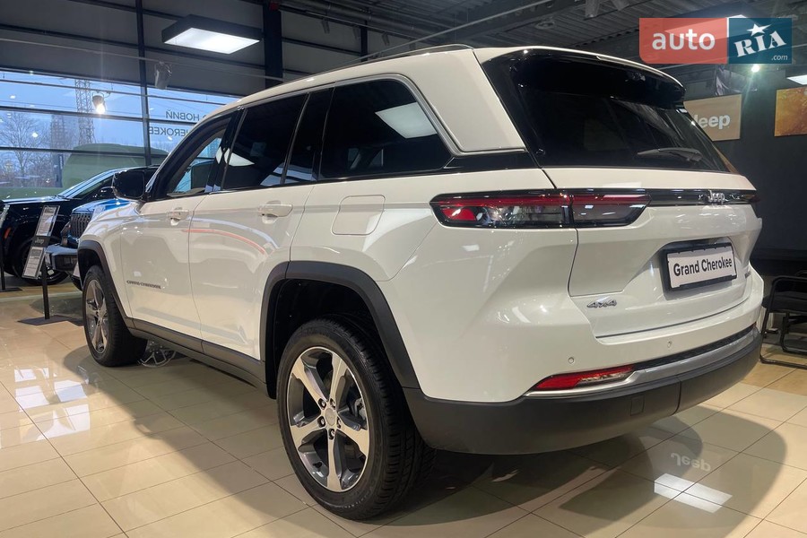 Jeep Grand Cherokee - фото 3