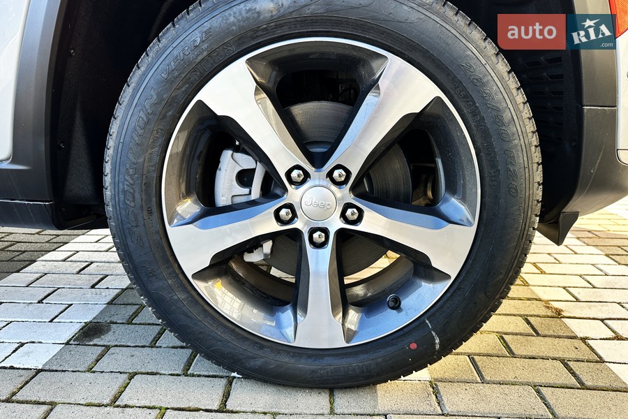 Jeep Grand Cherokee - фото 13