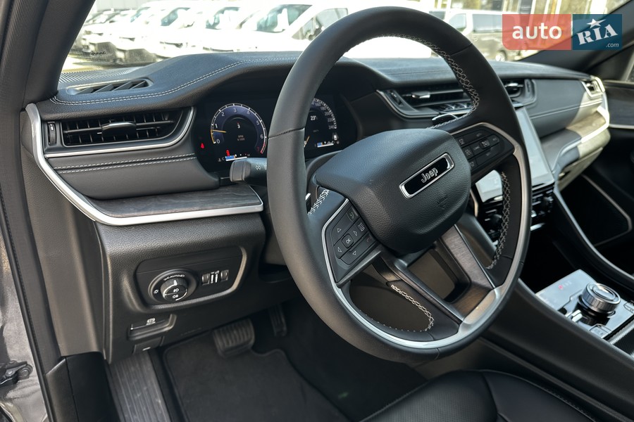 Jeep Grand Cherokee - фото 16