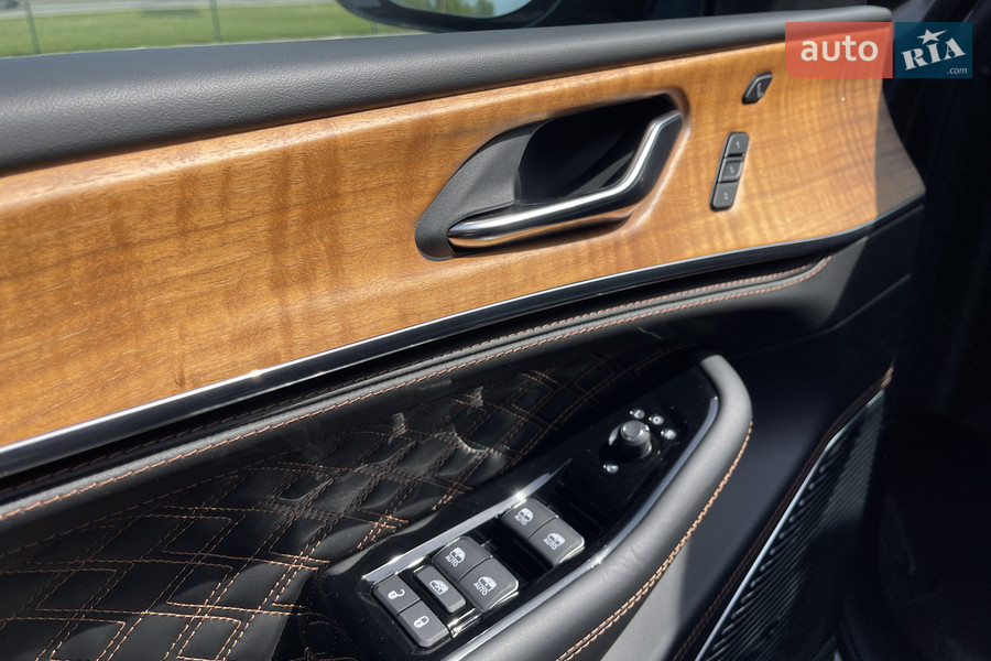 Jeep Grand Cherokee - фото 12