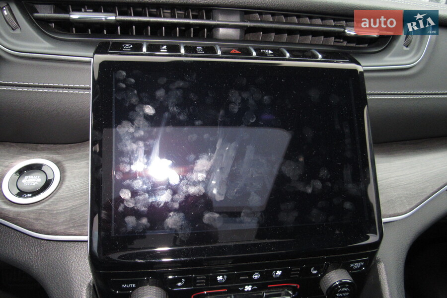 Jeep Grand Cherokee - фото 12