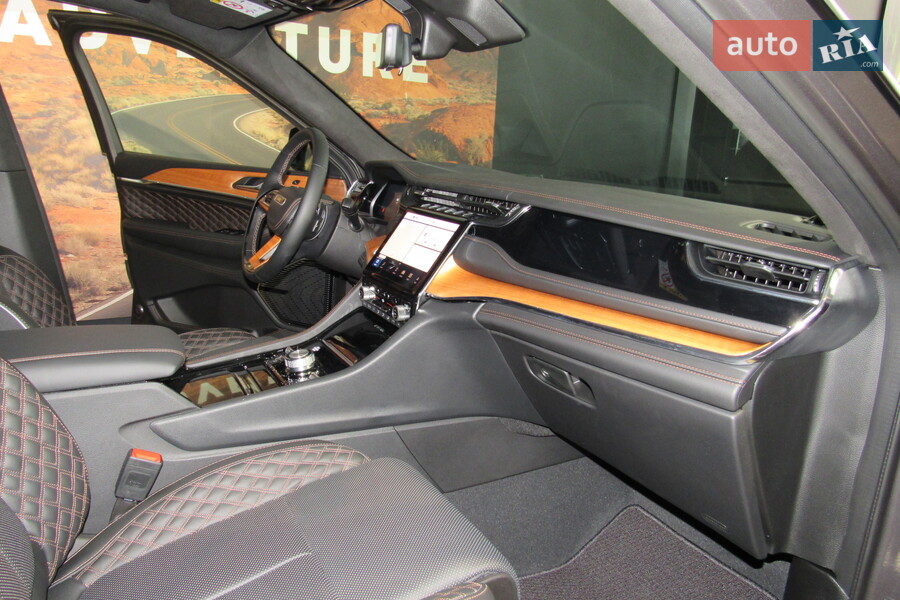 Jeep Grand Cherokee - фото 9