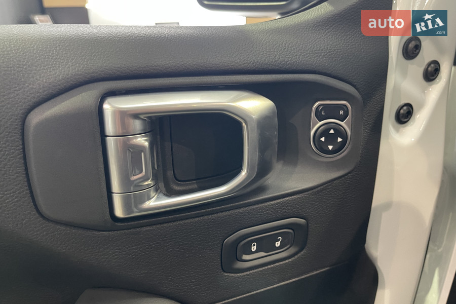 Jeep Wrangler - фото 17