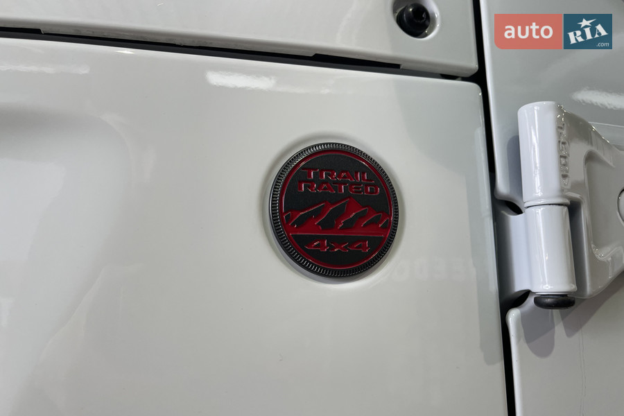 Jeep Wrangler - фото 19
