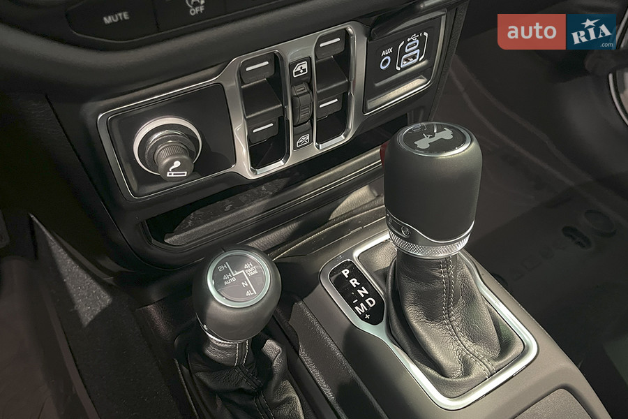 Jeep Wrangler - фото 7