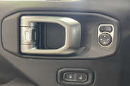 Jeep Wrangler - фото 14