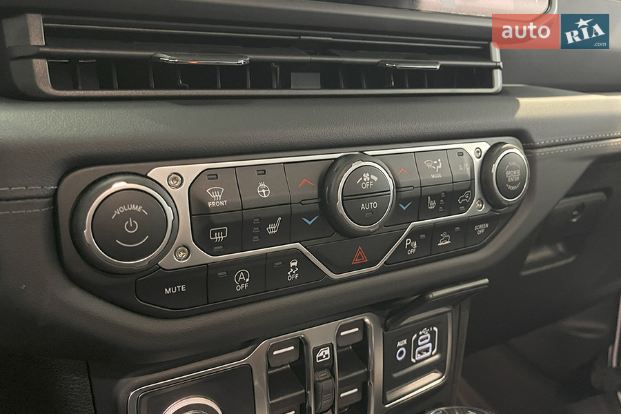 Jeep Wrangler - фото 19
