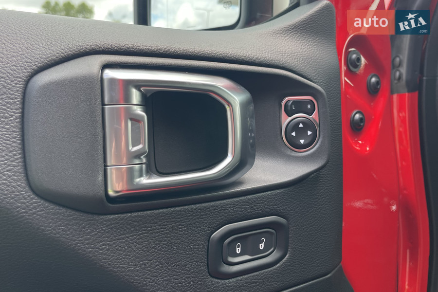Jeep Wrangler - фото 11