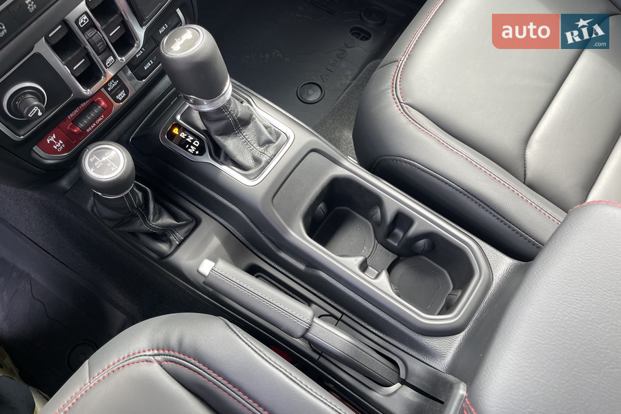 Jeep Wrangler - фото 15