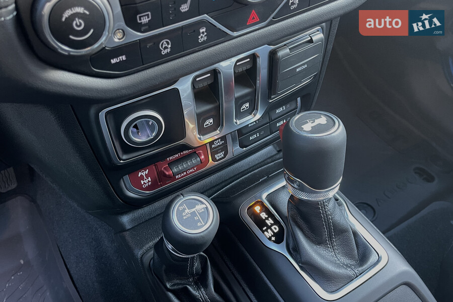 Jeep Wrangler - фото 19