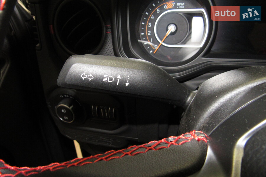 Jeep Wrangler - фото 8