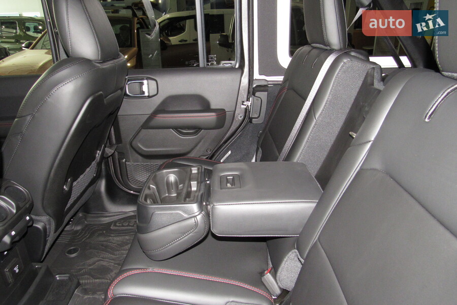 Jeep Wrangler - фото 10
