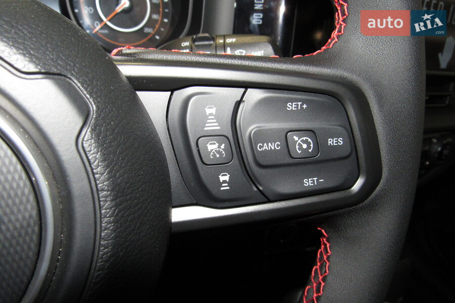 Jeep Wrangler - фото 11