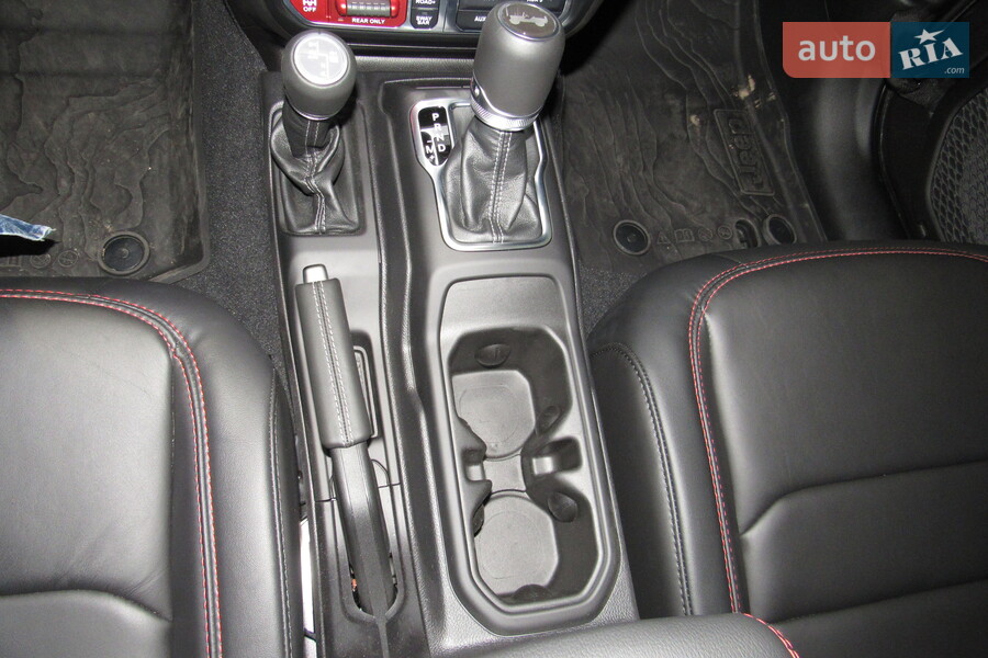 Jeep Wrangler - фото 17