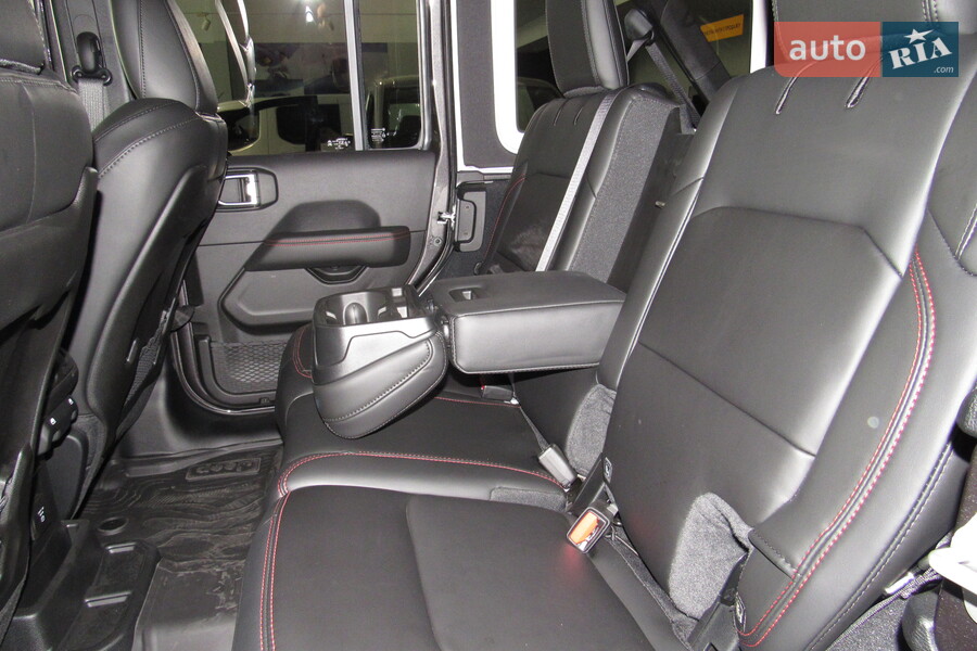 Jeep Wrangler - фото 19