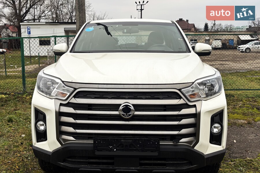 KG Mobility Grand Musso - фото 1