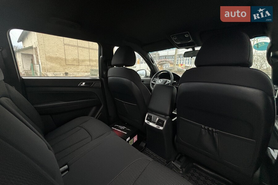 KG Mobility Grand Musso - фото 14