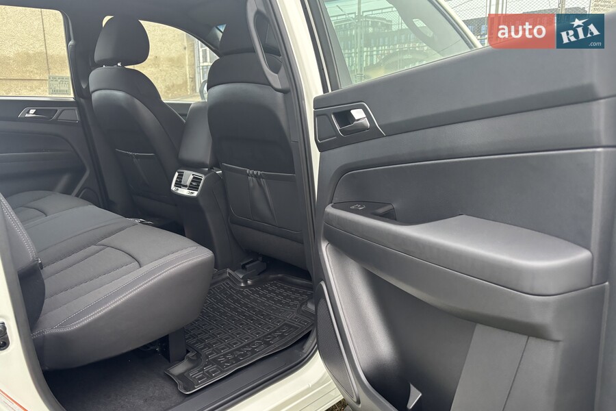 KG Mobility Grand Musso - фото 23