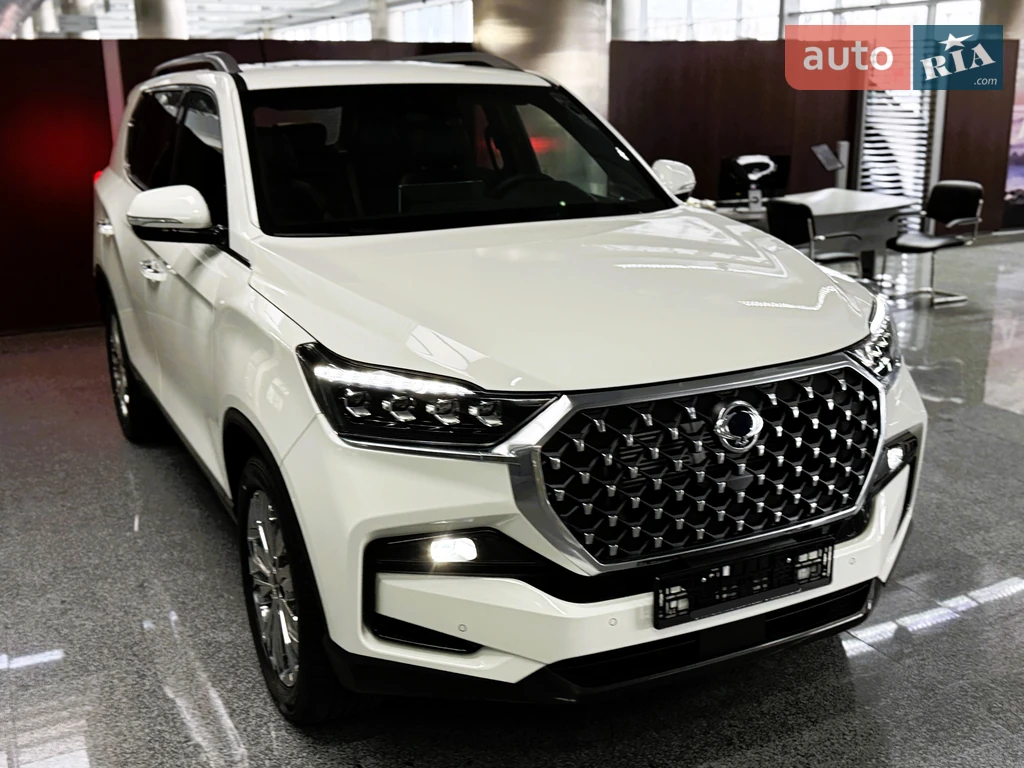 KG Mobility Rexton Top