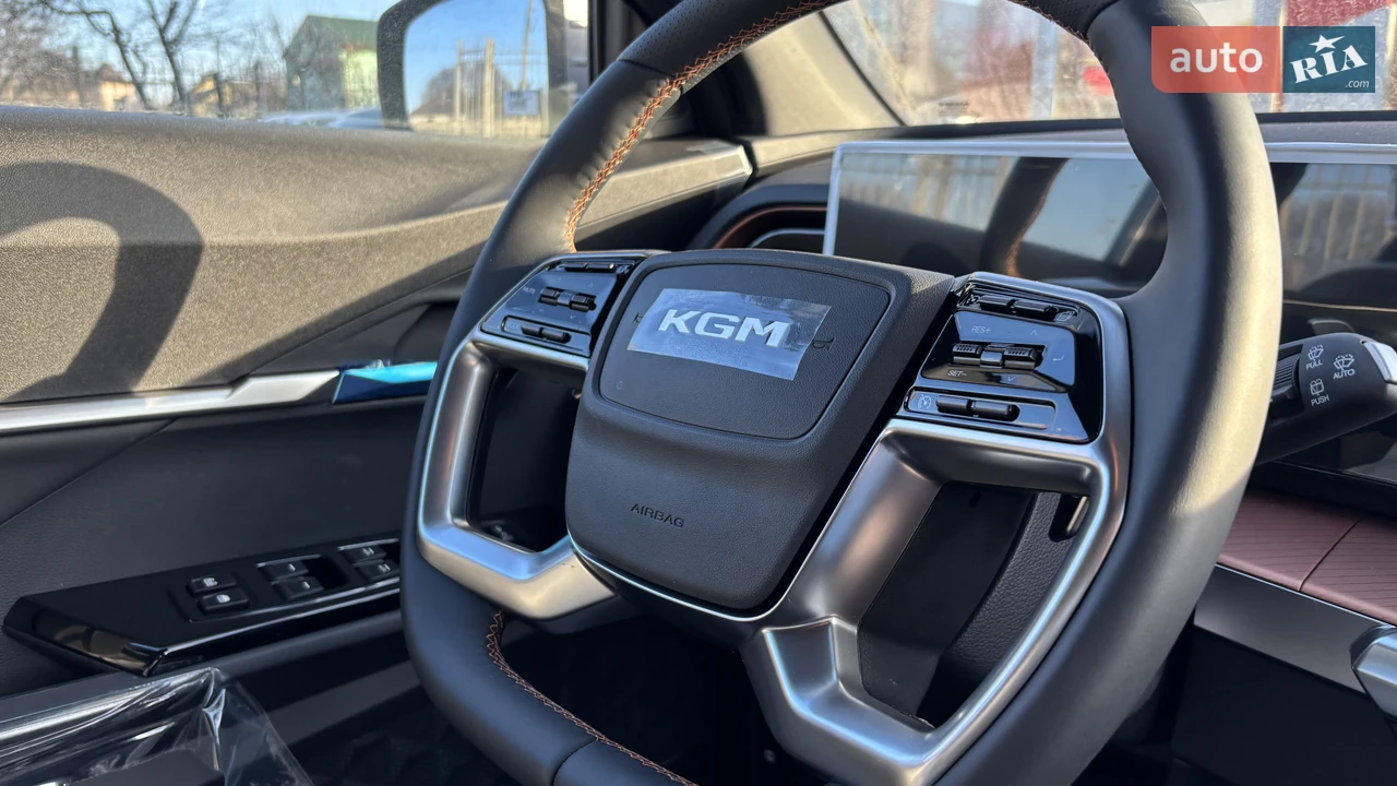 KG Mobility-13