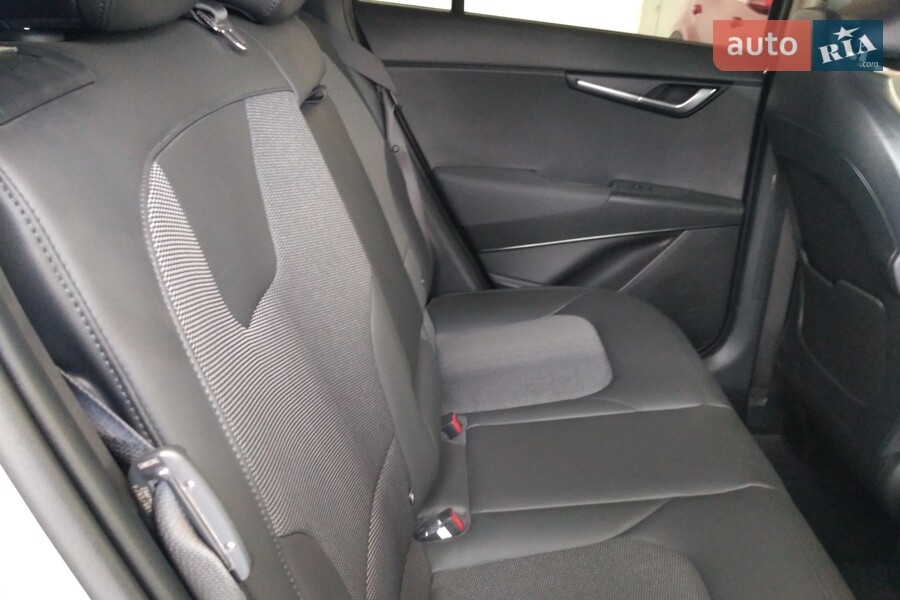 Kia Niro - фото 31