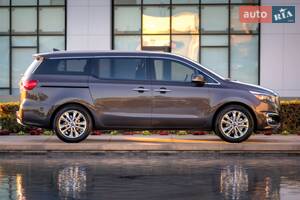 Kia Sedona 2018 року