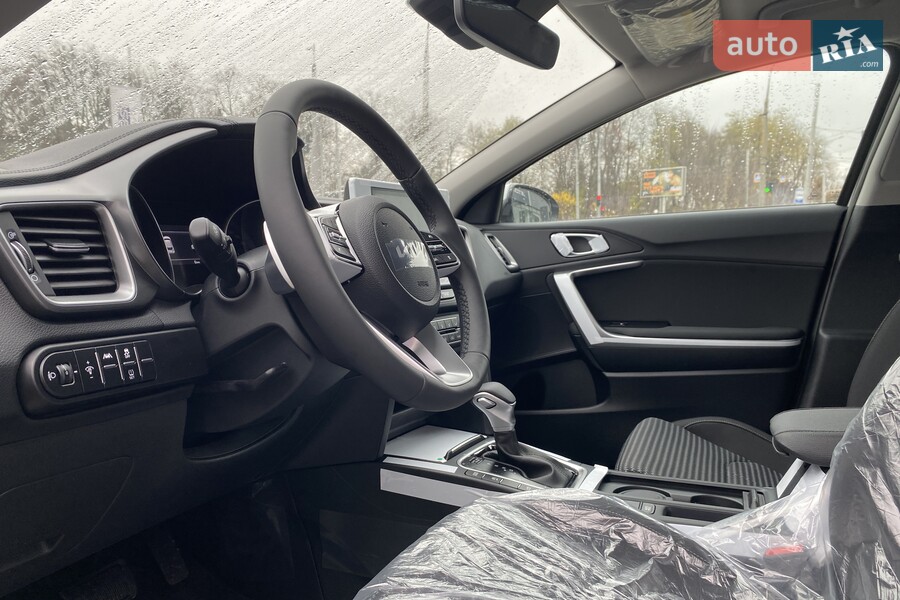 Kia XCeed - фото 13