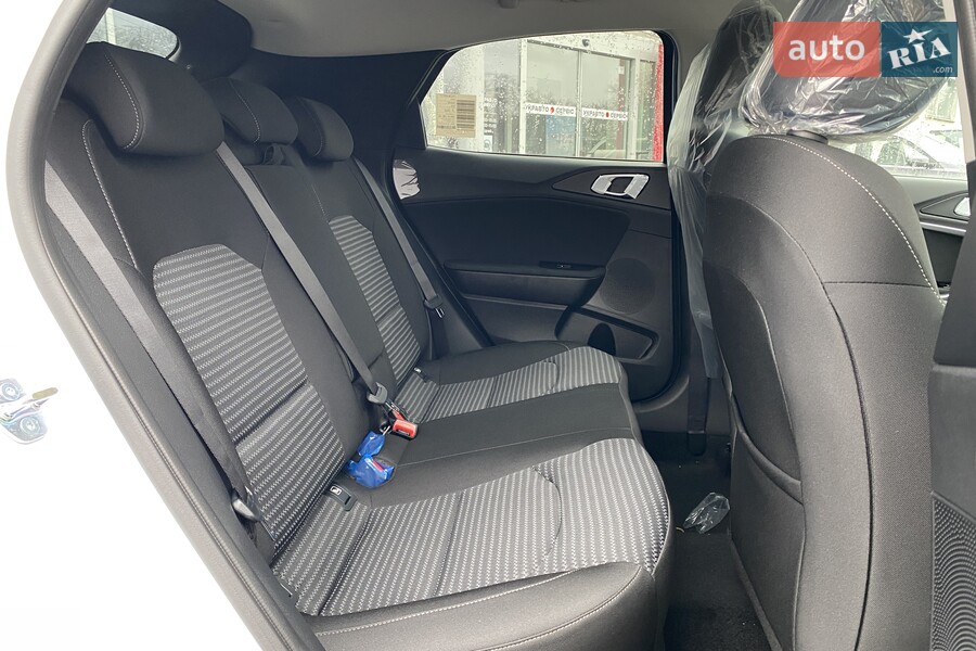 Kia XCeed - фото 16