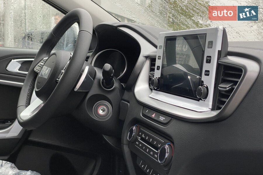 Kia XCeed - фото 18