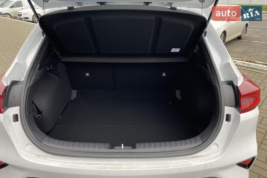 Kia XCeed - фото 11