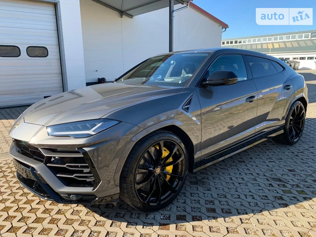 Lamborghini Urus Base