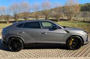 Lamborghini Urus Base