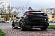 Lamborghini Urus Base