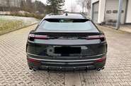 Lamborghini Urus Base