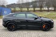 Lamborghini Urus Base