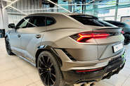 Lamborghini Urus Base