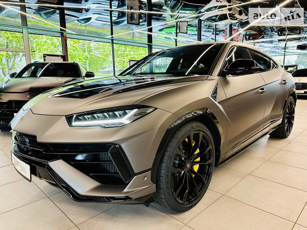 Lamborghini Urus Base