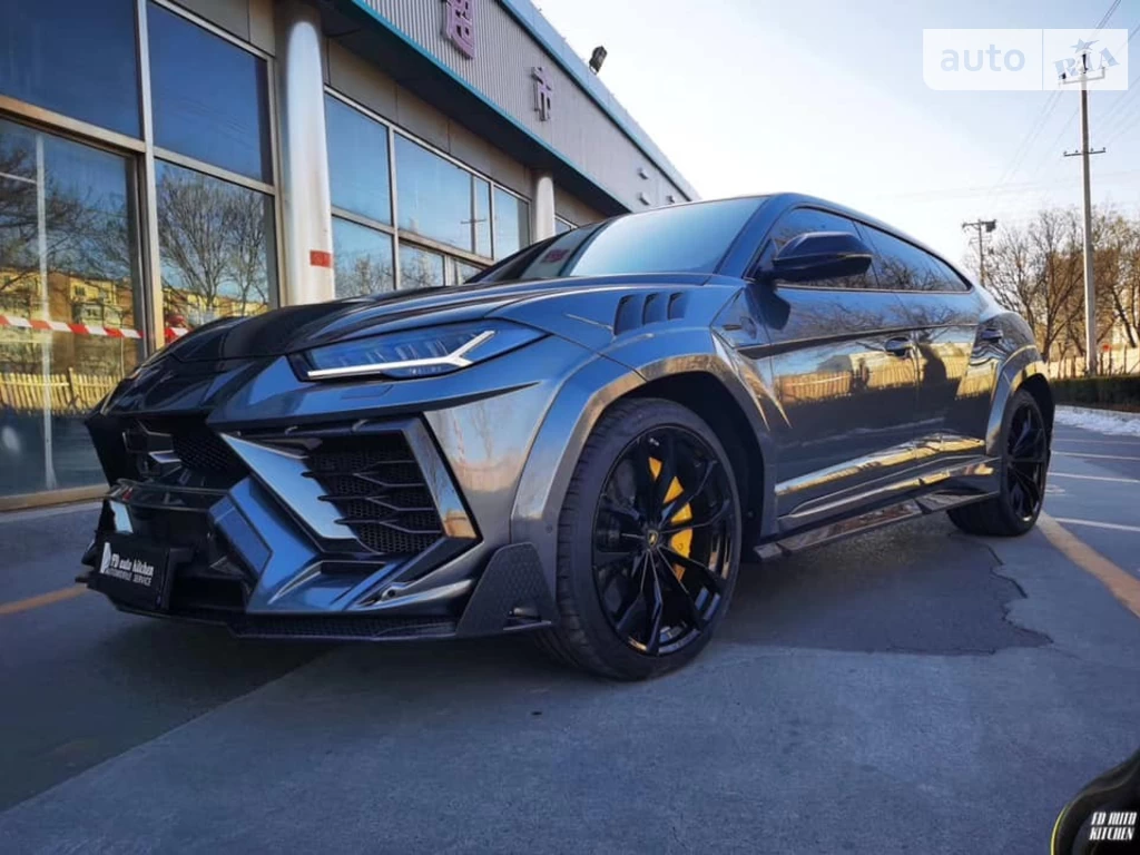 Lamborghini Urus Base