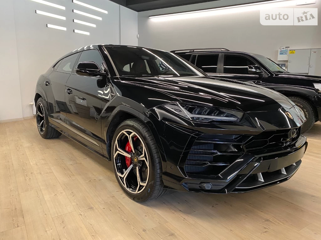 Lamborghini Urus Base