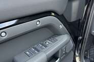 Land Rover Defender X-Dynamic SE