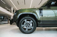 Land Rover Defender X-Dynamic SE