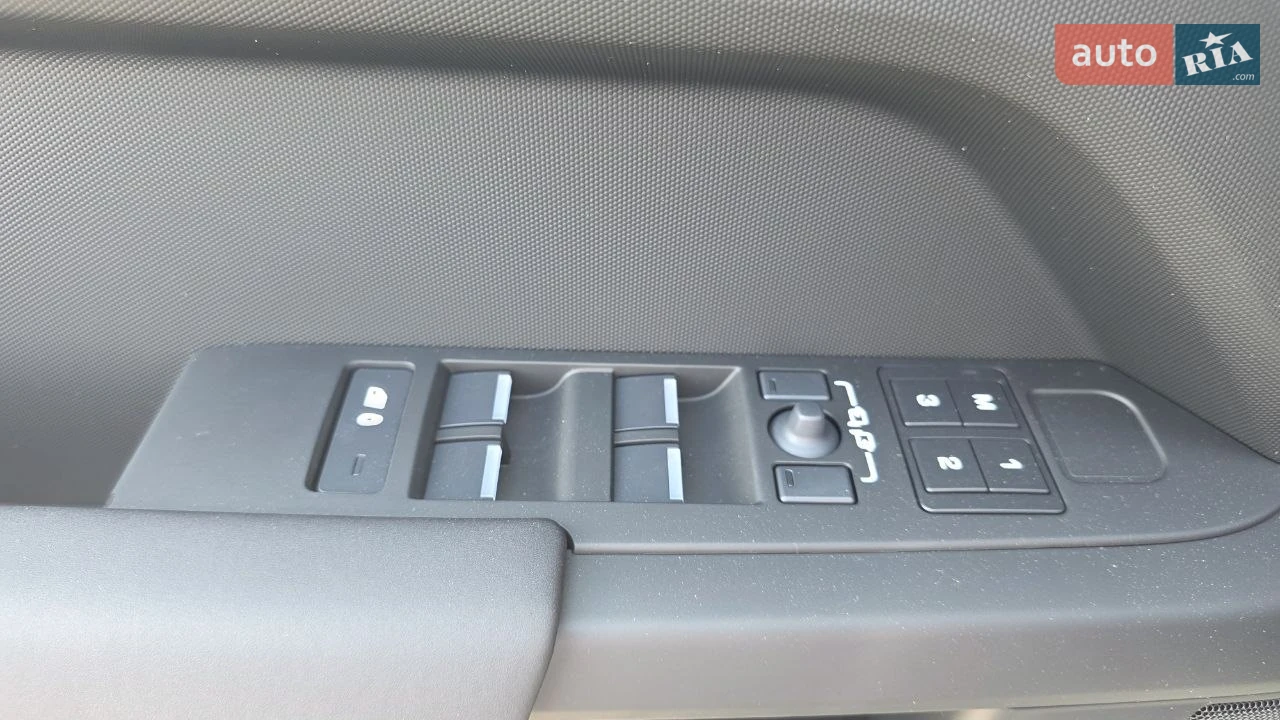 Land Rover-26
